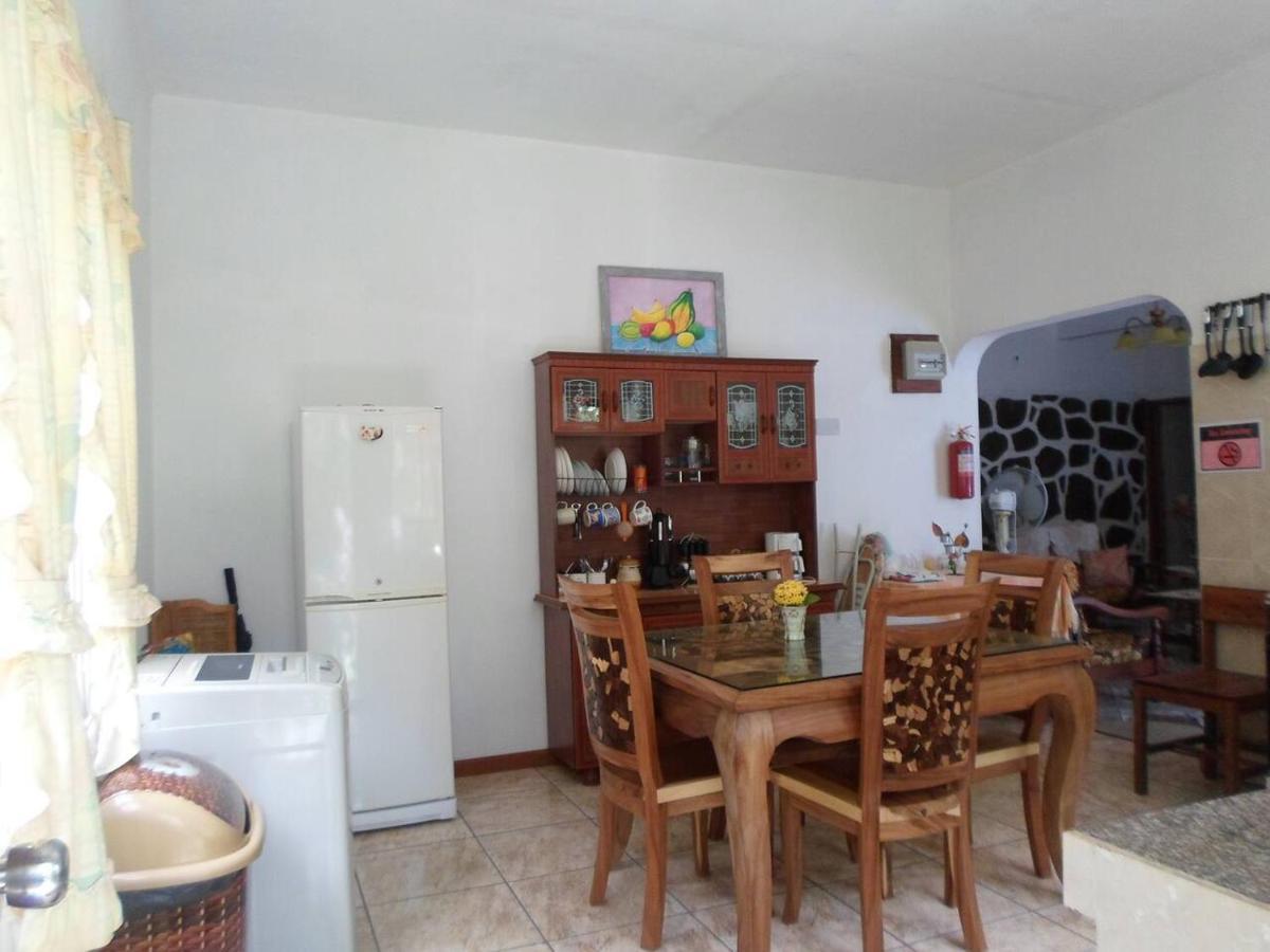 Gigi'S Self Catering Apartment Port Glaud Exterior foto