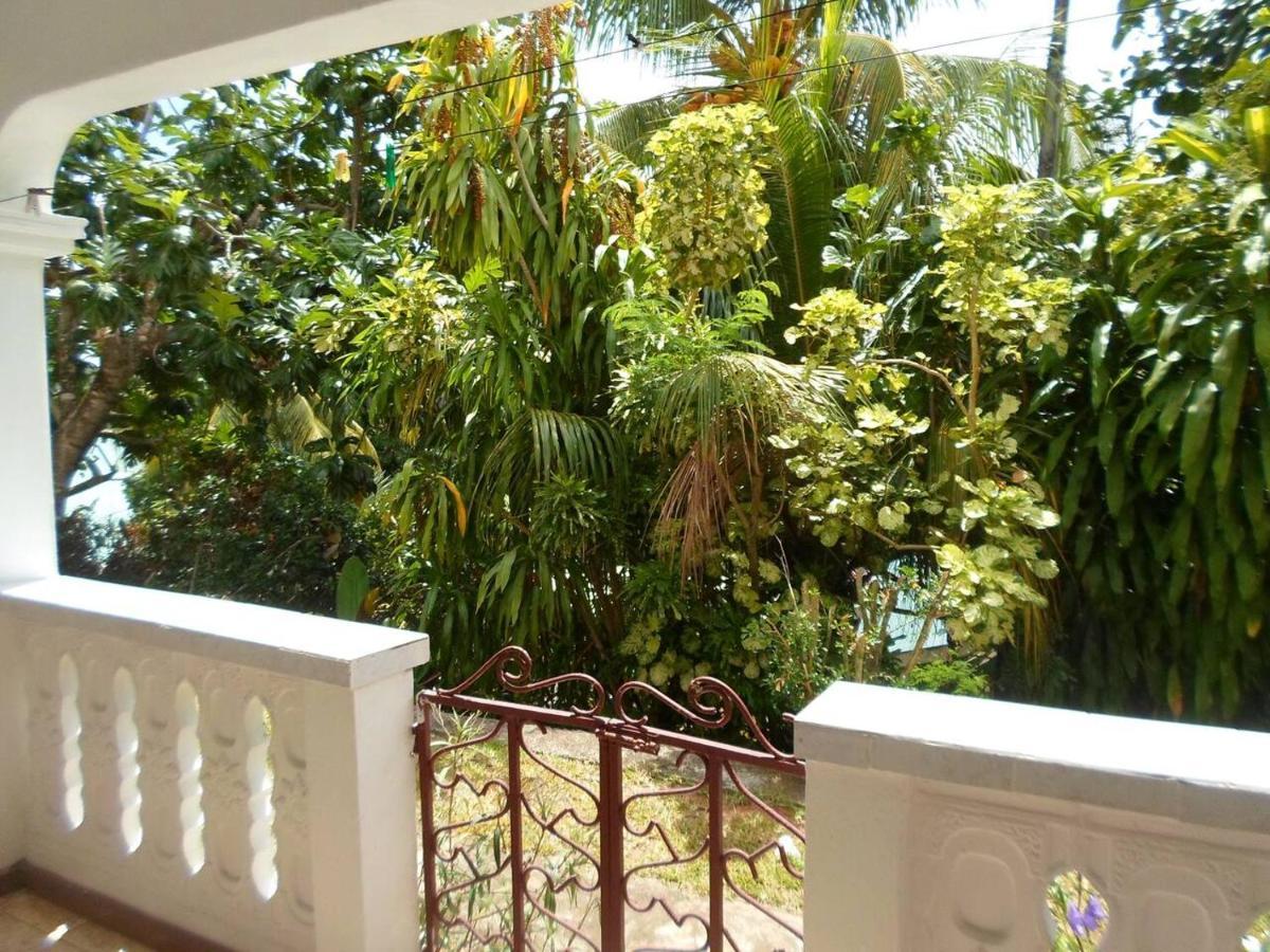 Gigi'S Self Catering Apartment Port Glaud Exterior foto